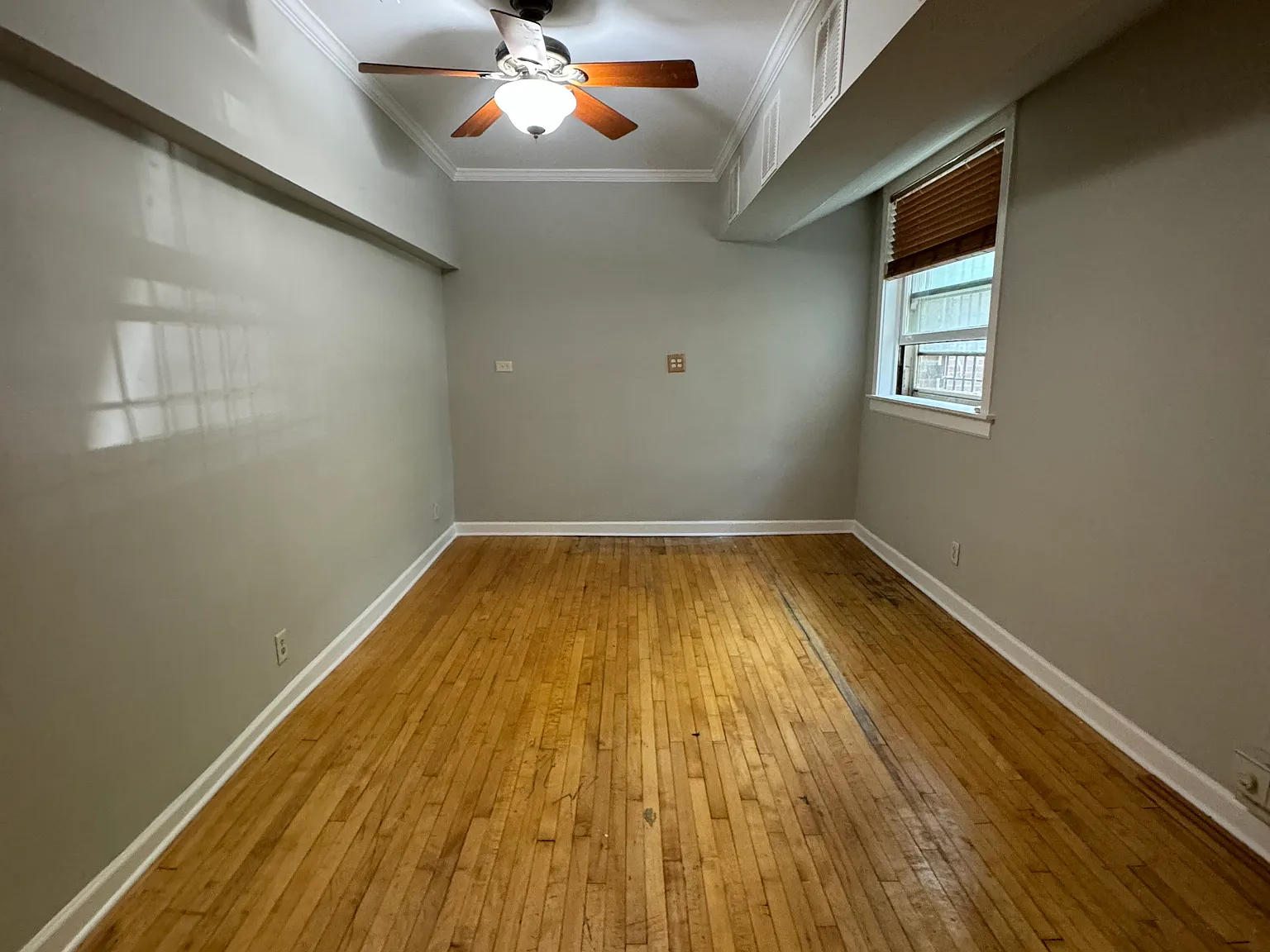 2 bed, 950 sqft, $2,490 — Photo 3