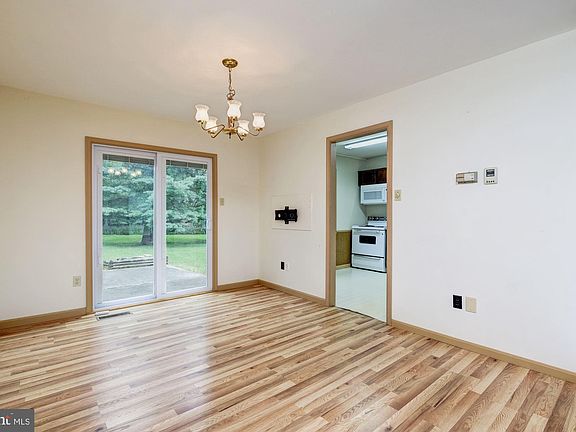 5th image of 1202 Bicksler Ct