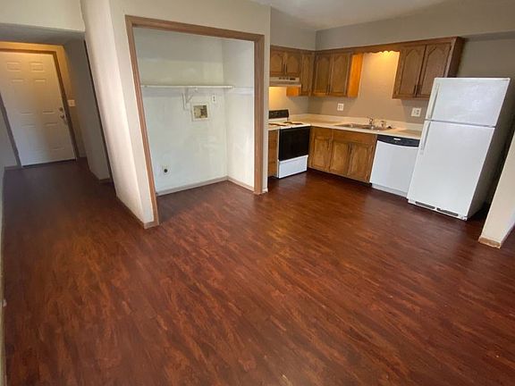 5th image of 132 SW Oxford Pl #132