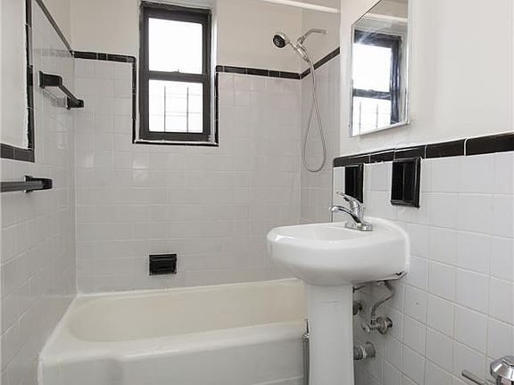 5th image of 63-09 108th St APT 5C