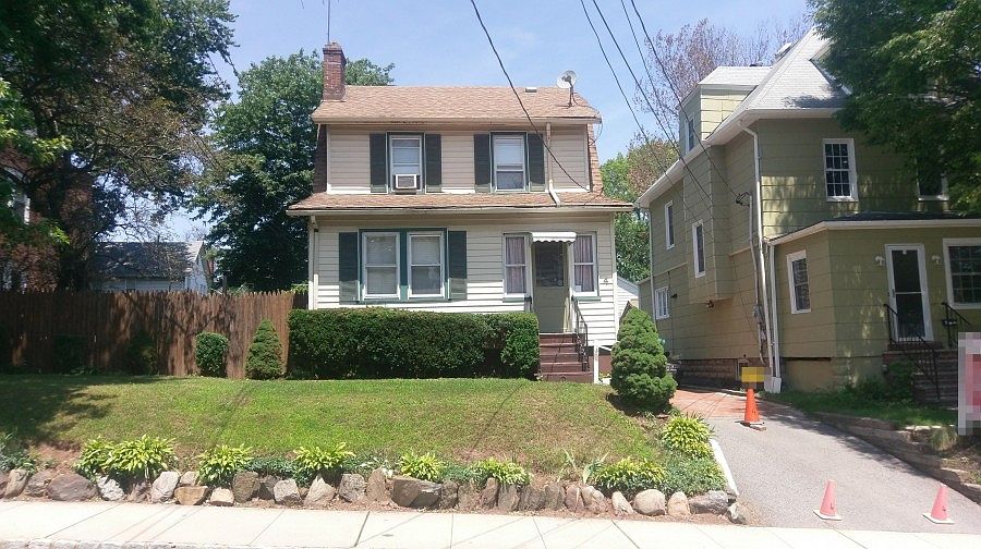 1st image of 4 Park Dr S