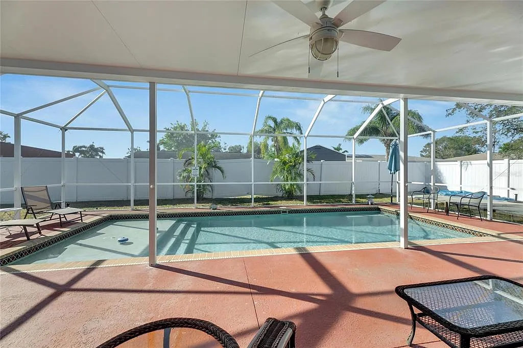 3 bed, 2.0 bath, 1118 sqft, $3,200 — Photo 2