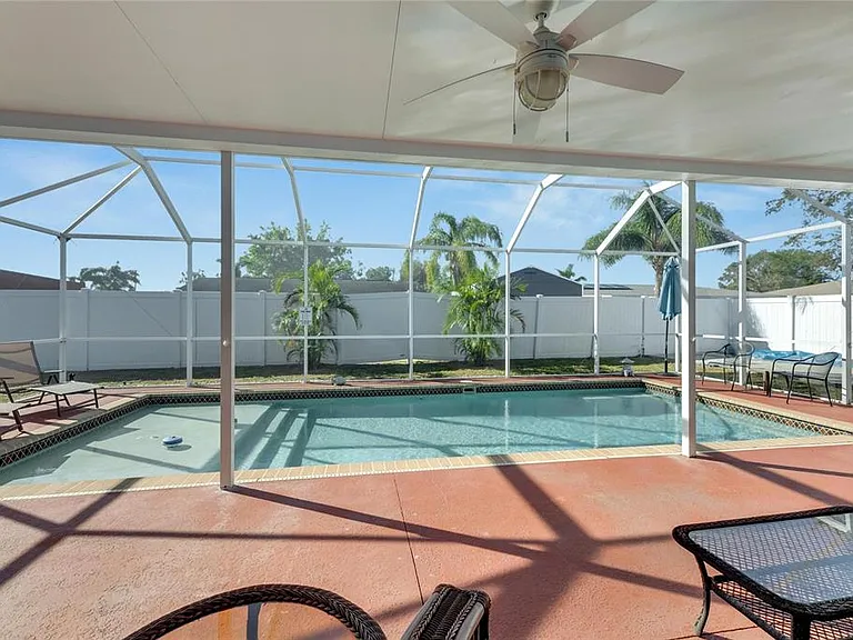 412 Flamingo Dr — Photo 2
