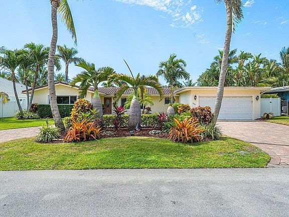 3rd image of 906 SE 10th Court
