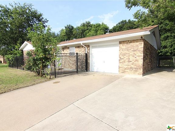 3rd image of 3004 Persimmon Dr