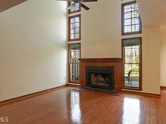 4th image of 2922 Woodruff Dr SE
