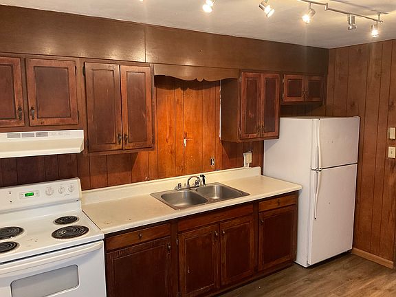 4th image of 71 Maple St #4