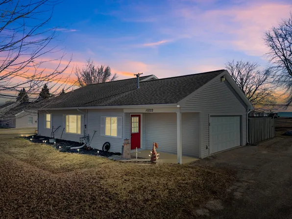 10222 W Shore Dr, Houghton Lake, MI 48629