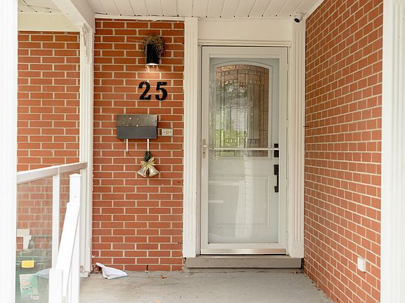2nd image of 25 Thornridge Cres