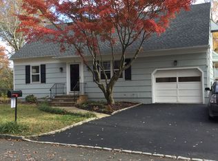 3 Daniel St, Chatham, NJ 07928