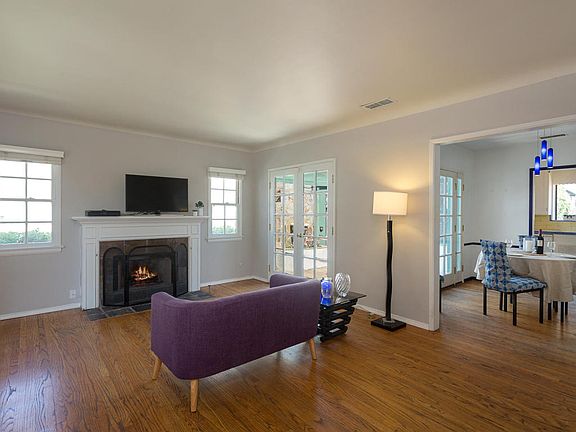 3rd image of 1046 E Elmwood Ave