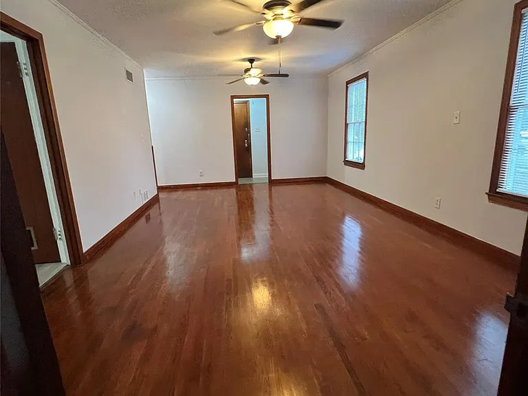 4711 Avenue R 1/2 — Photo 5