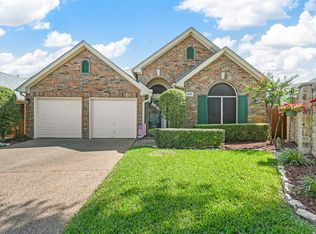 2433 Bridgeton Ln, Bedford, TX 76021