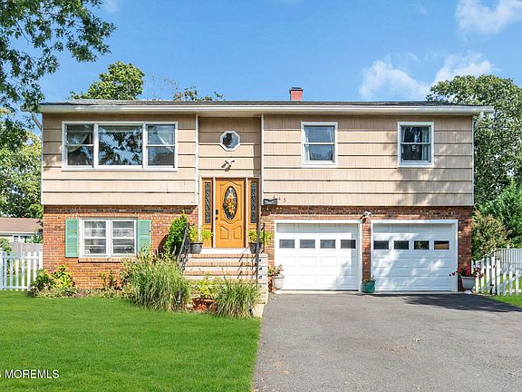 2nd image of 445 Bella Vista Road