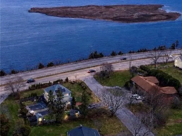 3 Pine Top Rd, Barrington, RI 02806