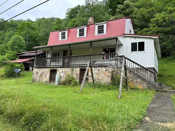 5616 Hurricane Creek Rd, Vansant, VA 24656