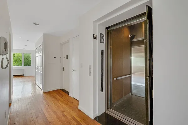 Sold by Compass | media 18