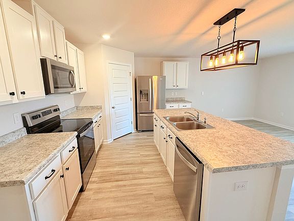 3rd image of 4409 Redbay Ct