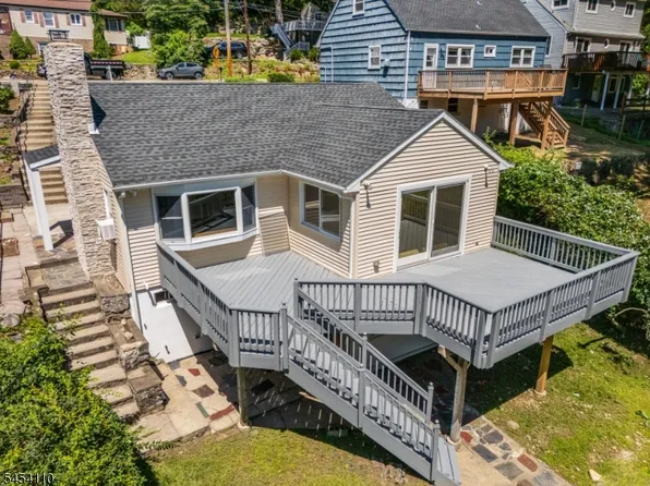 235 Skyline Lake Dr, Ringwood Boro, NJ 07456