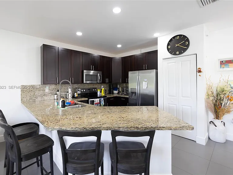 345 NE 194th Ln — Photo 6