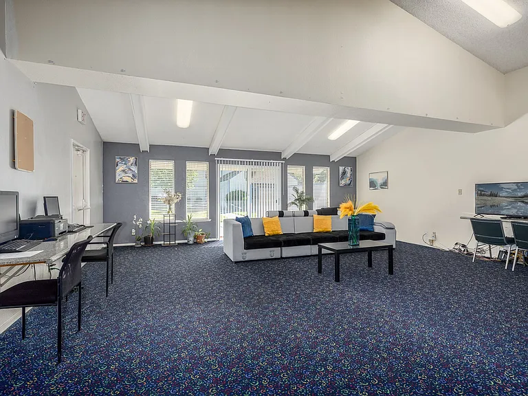 Rivercourt Apartments — Photo 13