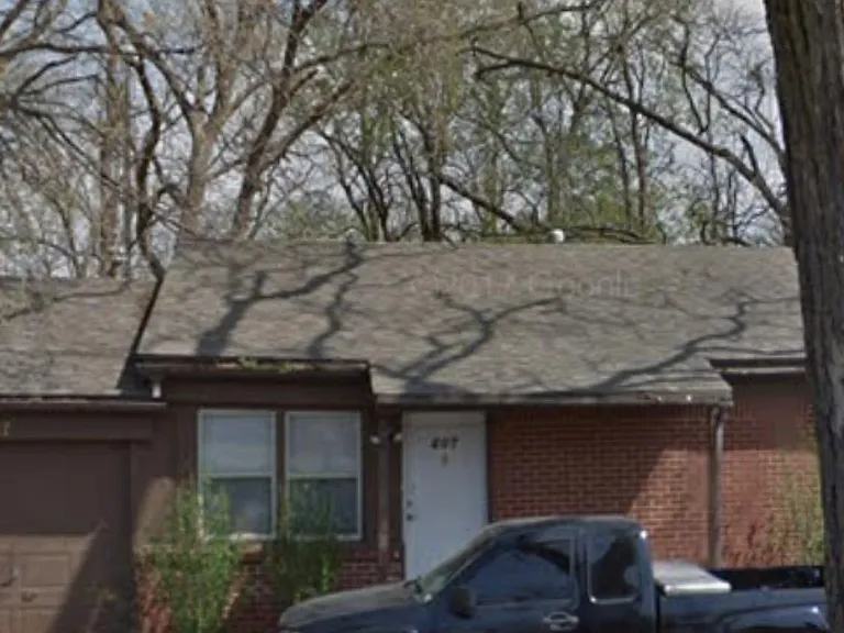 607 N Duck St — Photo 1