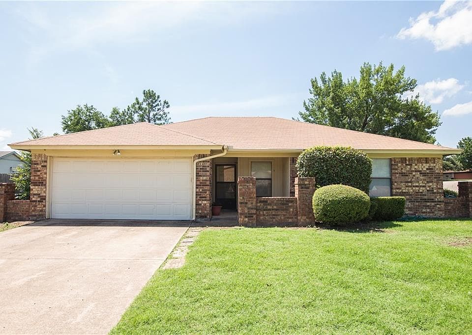 1st image of 400 Nita Ct