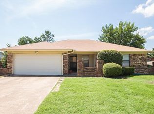 400 Nita Ct, Crowley, TX 76036