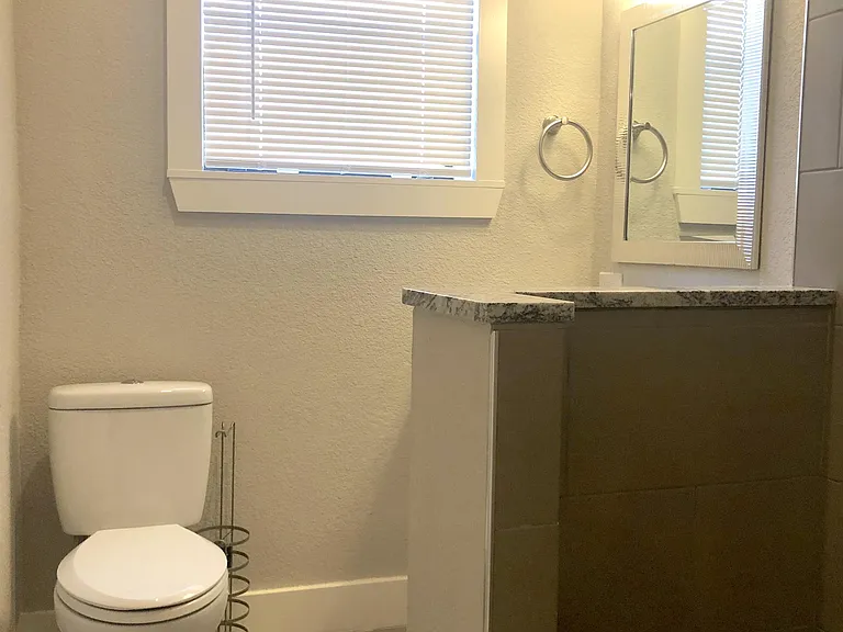 603 Devine St #2 — Photo 10