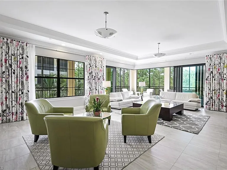 2751 Tiburon Blvd E #201 — Photo 2