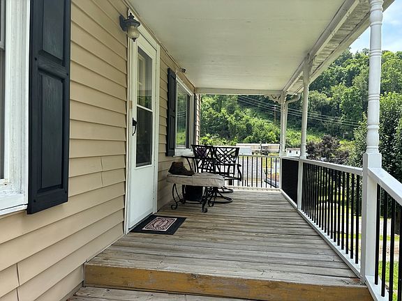 2nd image of 113 Royal St