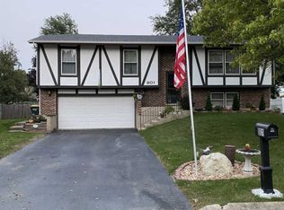 801 Ottawa Ct, Carol Stream, IL 60188