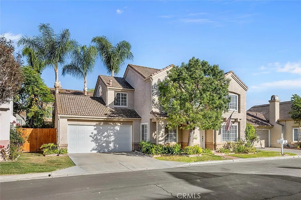 4 bed, 2.5 bath, 1725 sqft, $4,600 — Photo 2