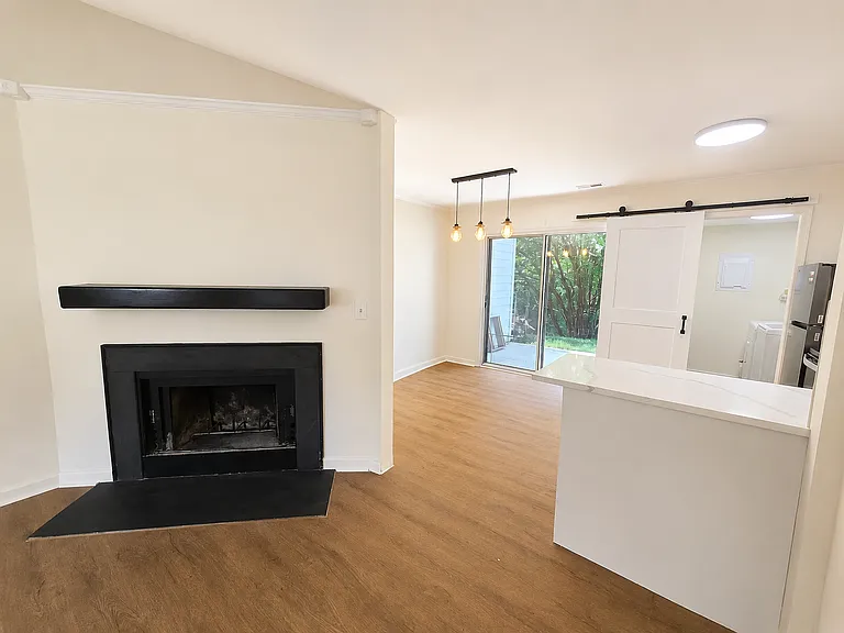 118 Chaucer Ct — Photo 11