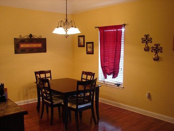 5th image of 2413 Pineridge St