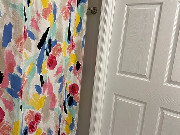 Tub / Shower - Jack and Jill Bathroom