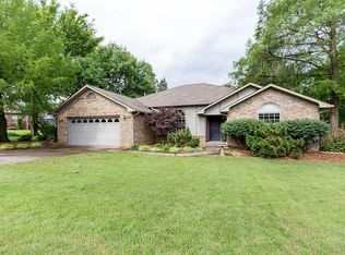 2943 S Country Club Dr, Fayetteville, AR 72701