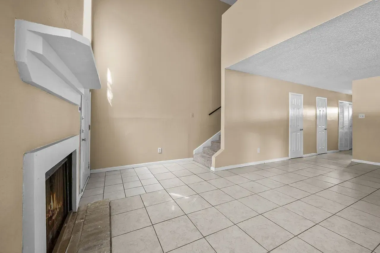 1 bed, 1.5 bath, 1024 sqft, $1,200 — Photo 3