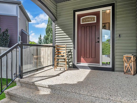 5th image of 3722 Kidd Cres SW
