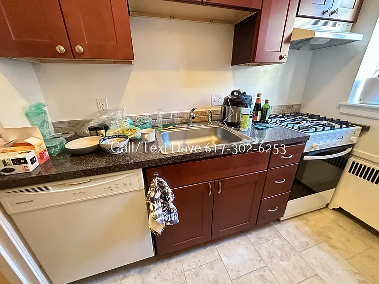 65 Strathmore Rd #2 — Photo 3