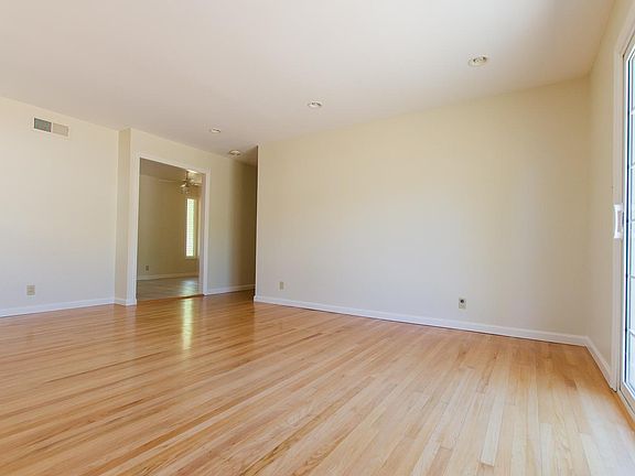 5th image of 1083 Kentwood Ave