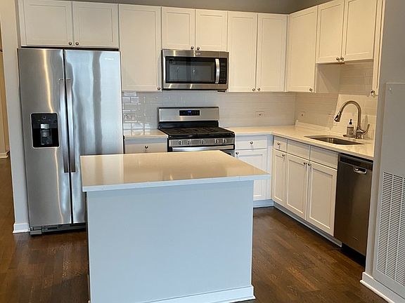3rd image of 720 N Larrabee St APT 812
