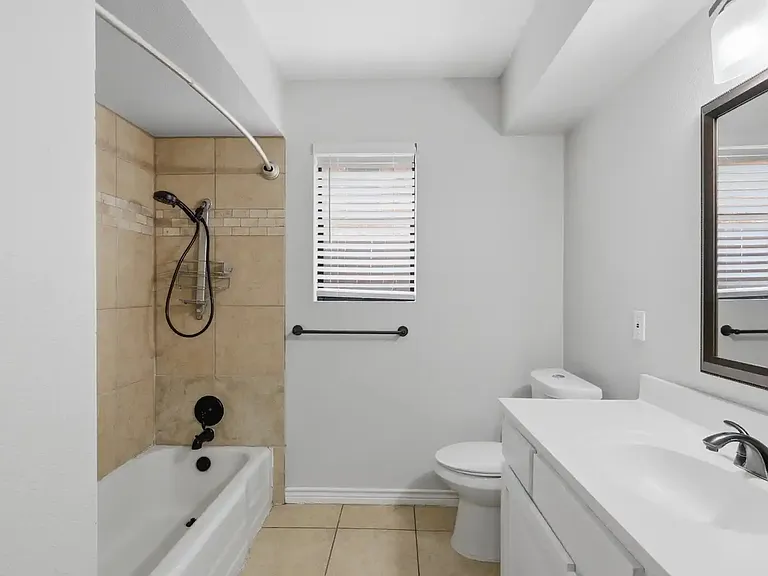 10805 Lake Gardens Dr — Photo 8