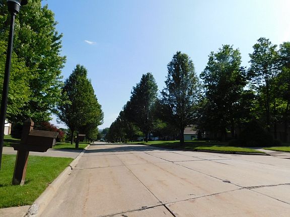 4th image of 343 Carol Way