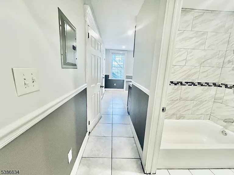 182 Seymour Ave #1 — Photo 4