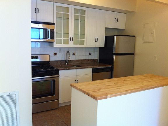 2nd image of 186 Meserole St APT 6