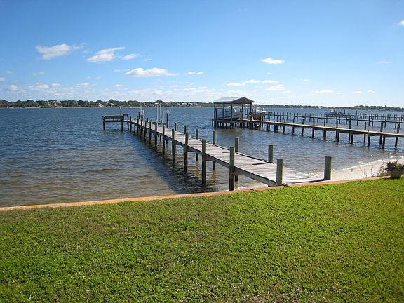 3rd image of 1013 SE Saint Lucie Blvd