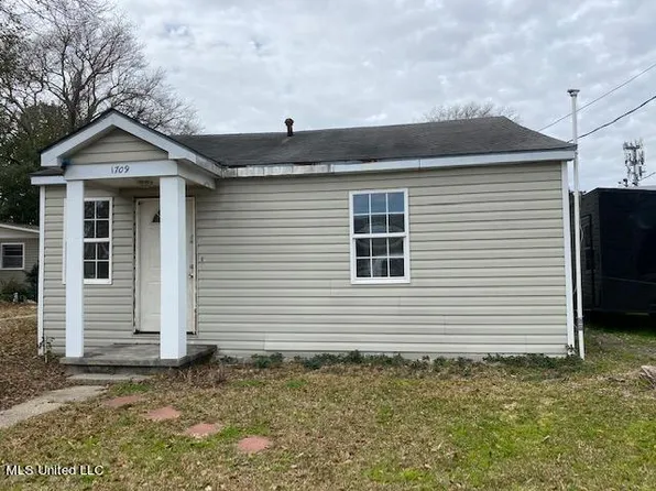 1709 Roosevelt St, Pascagoula, MS 39567