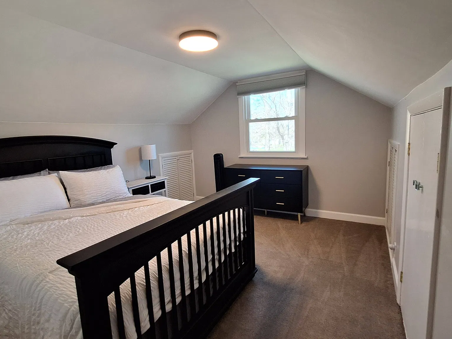 4 bed, 2300 sqft, $6,000 — Photo 3