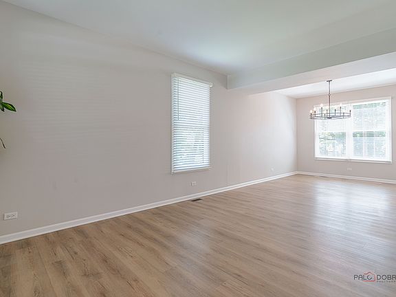 4th image of 688 Wood Creek Dr
